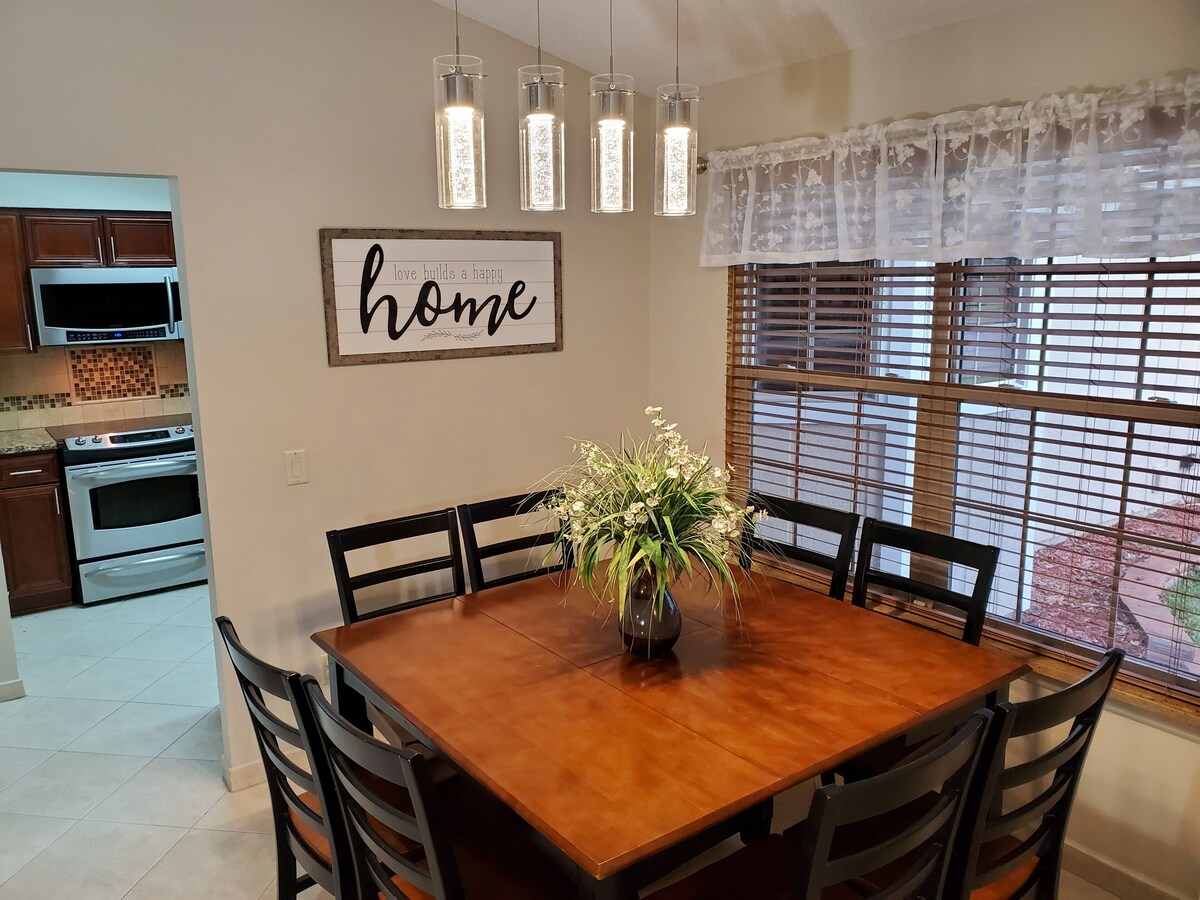 Contemporary single house located in a quiet, safe, & beautiful neighborhood.