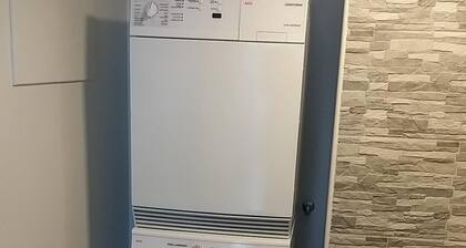 Kodikas pieni huoneisto rauhallisella Laugardalur laaksossa