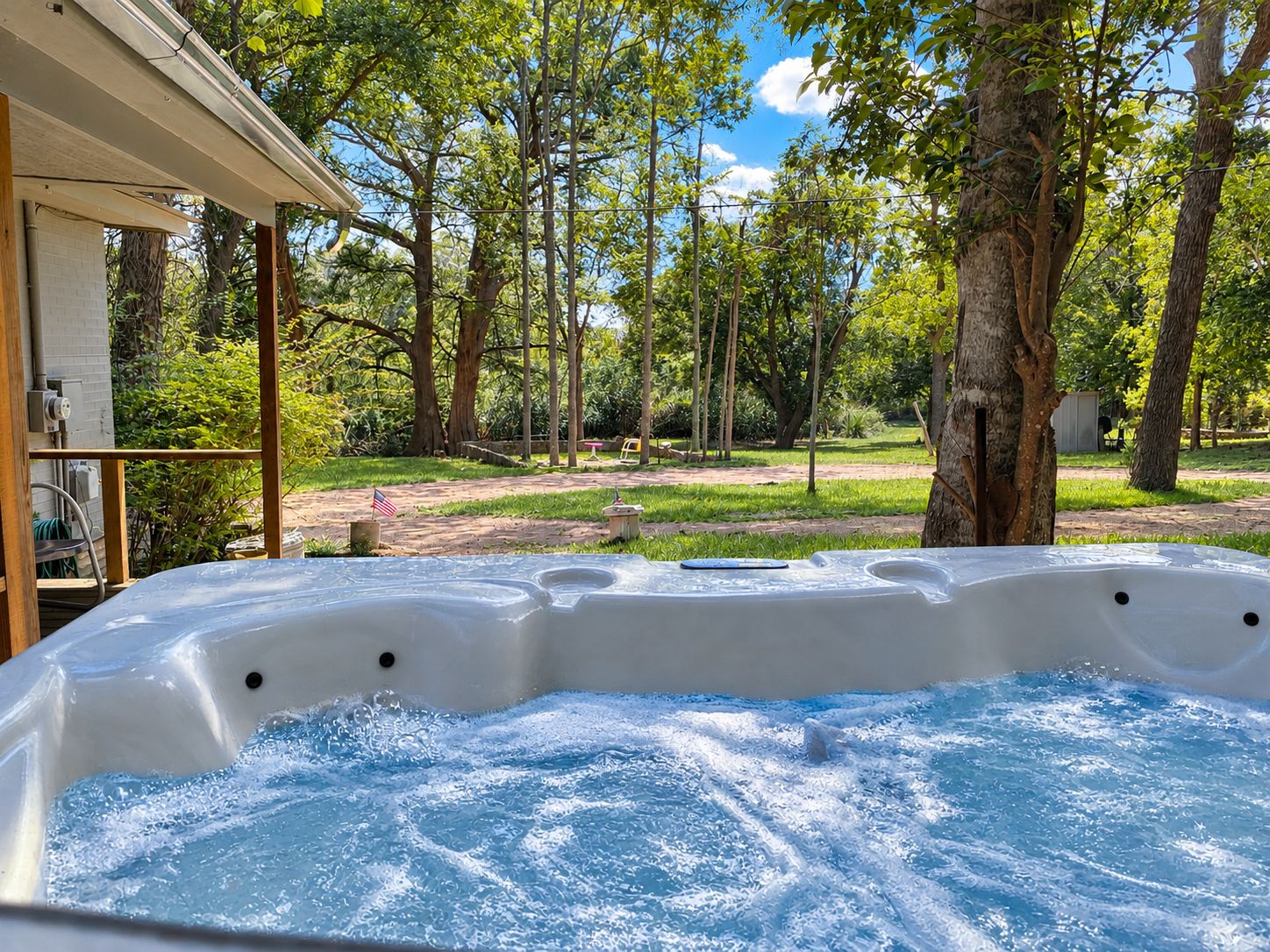 Outdoor spa tub