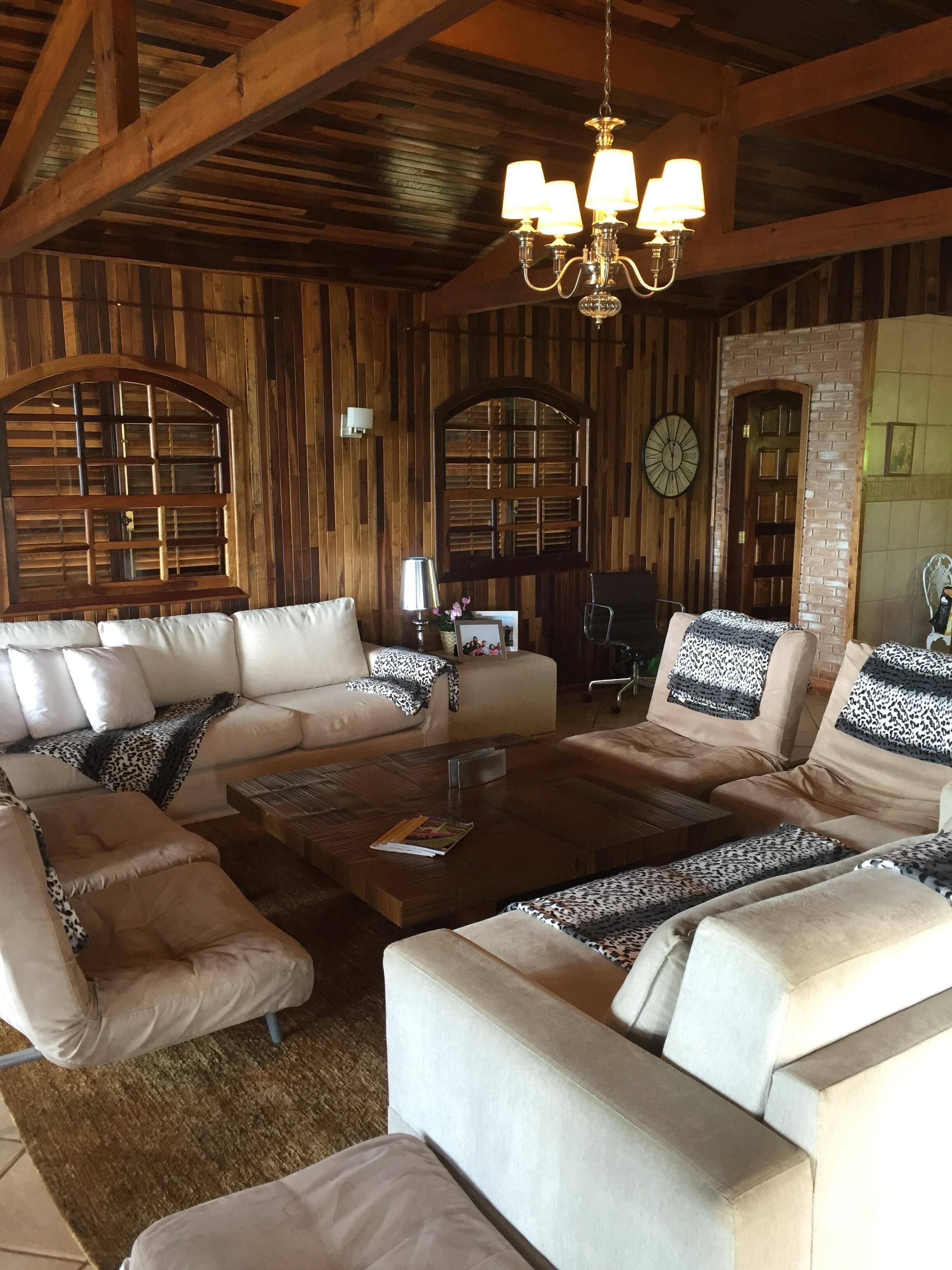 BEAUTIFUL HOUSE with SENSATIONAL PANORAMIC VIEW, Alto do Capivari, Campos do Jordão