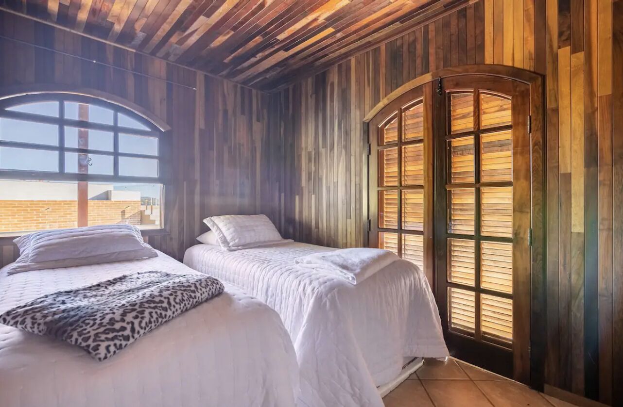 BEAUTIFUL HOUSE with SENSATIONAL PANORAMIC VIEW, Alto do Capivari, Campos do Jordão