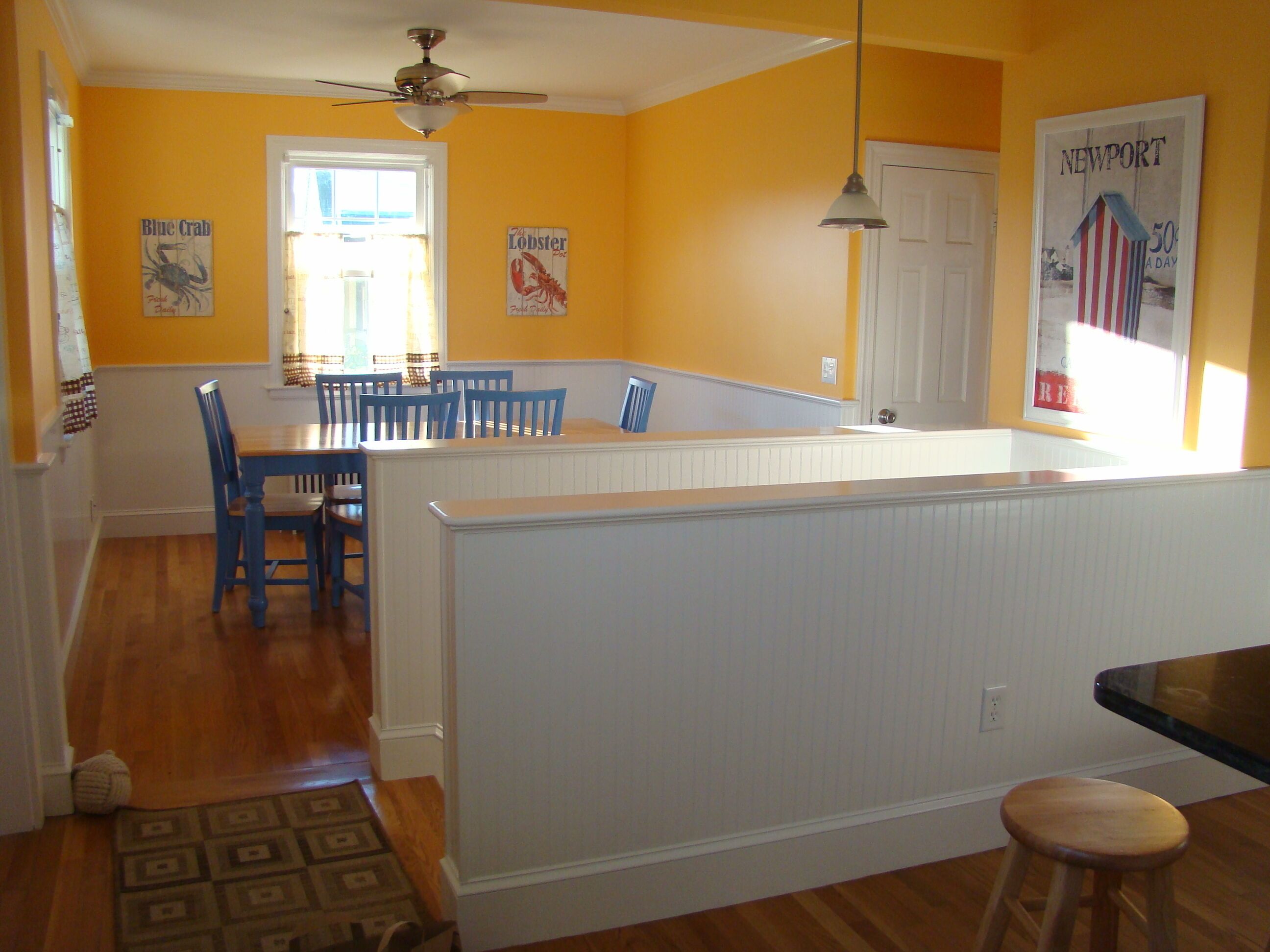 Walk to beach, 4BR, 2 full BA home, fenced yrd, covered porch