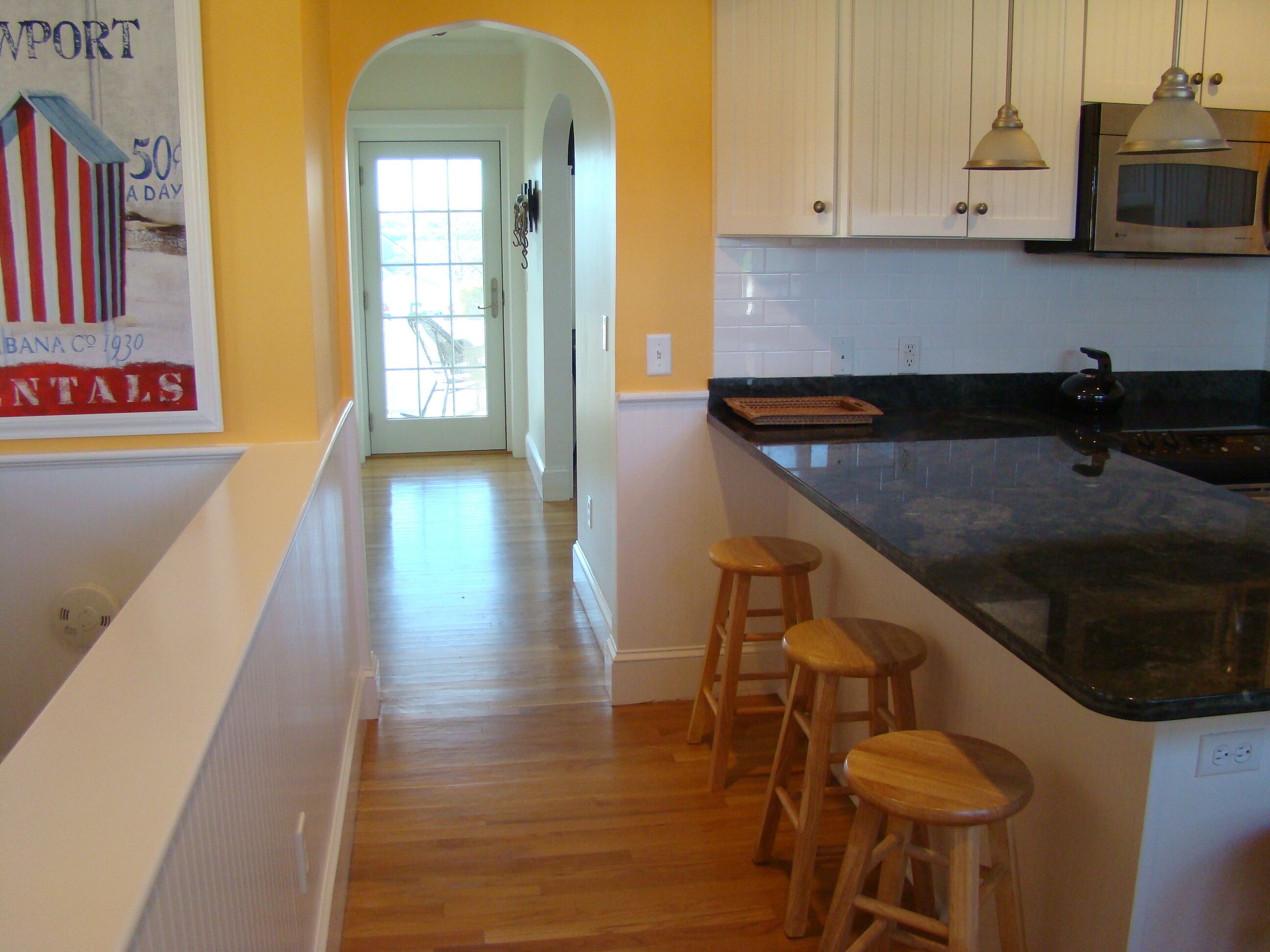 Walk to beach, 4BR, 2 full BA home, fenced yrd, covered porch