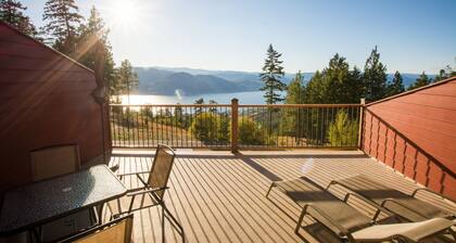 Crooked Tree Guest Suites - The Spruce Suite