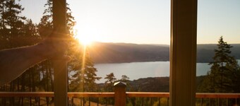 Crooked Tree Guest Suites - The Spruce Suite