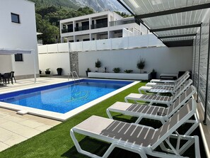 Opvarmet pool, liggestole