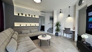 Smart-TV, Kamin, Videospiele, DVD-Player