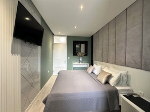 3 habitaciones, tabla de planchar con plancha, cuna de viaje y wifi 