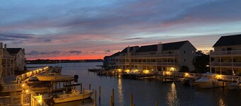 Townhouse on the Bay! Sleeps 8 w/ boat dock and accsess to Indian River Inlet
