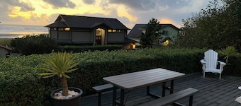 Sunset Beach Cottage, sjarmerende, ren og komfortabel med flott utsikt over havet