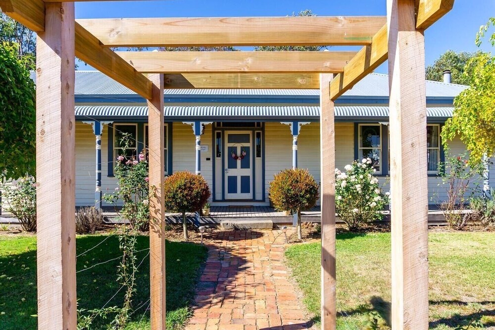 Pound Hill Cottage - quiet country getaway