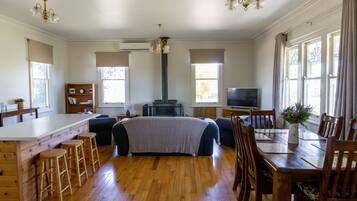 3 chambres, fer et planche à repasser, lit parapluie, Wi-Fi