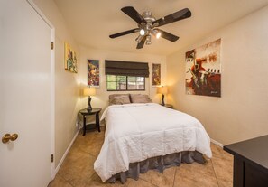 3 bedrooms, iron/ironing board, travel cot, free WiFi - Central Oasis-Luxury Furnished Rental w/Waterfall, Grotto, & Outdoor Kitchen (Tucson)