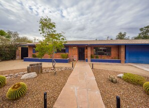 Exterior - Central Oasis-Luxury Furnished Rental w/Waterfall, Grotto, & Outdoor Kitchen (Tucson)