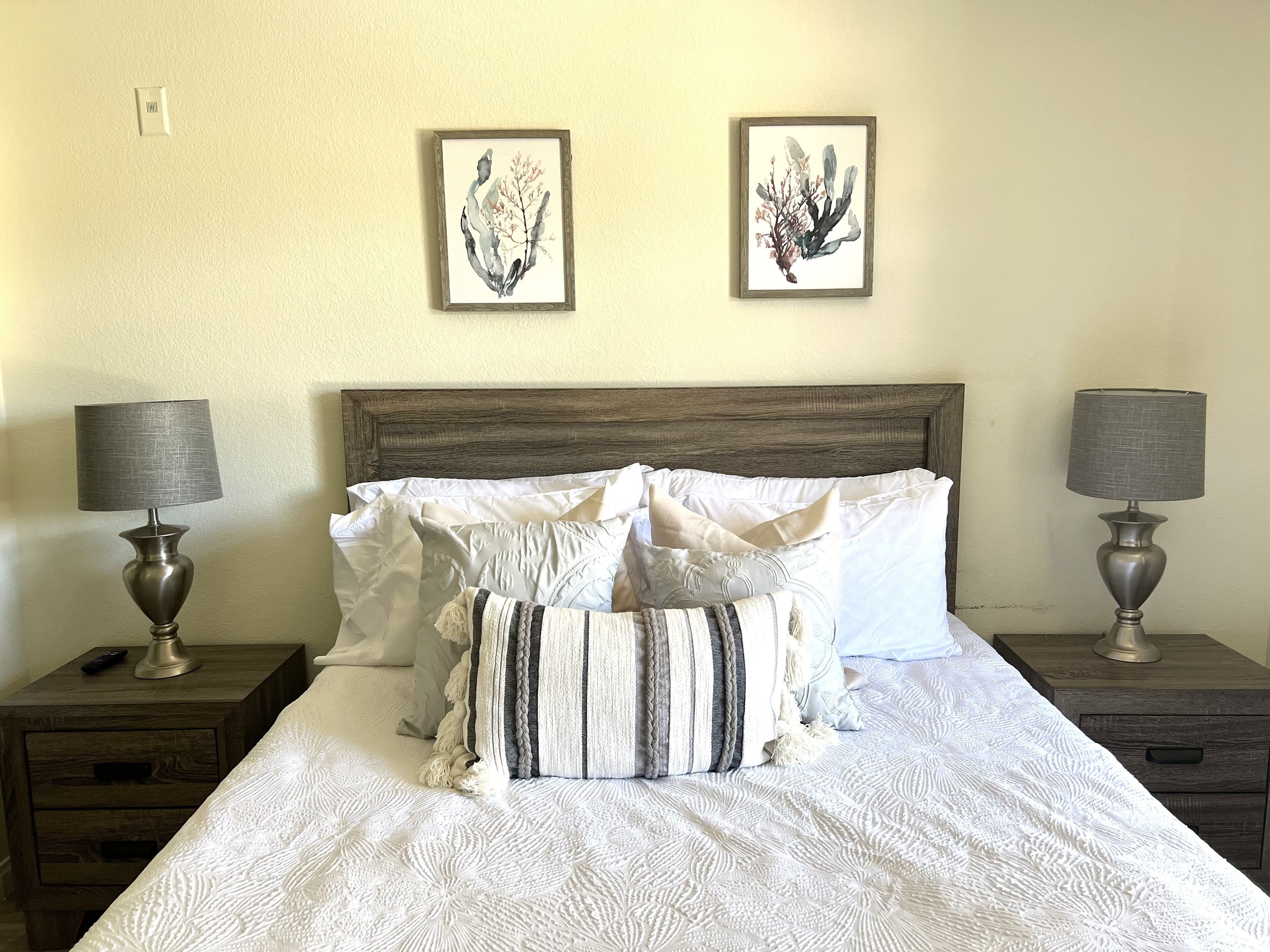 Contemporary 1 bed/bath luxury apt near the strip