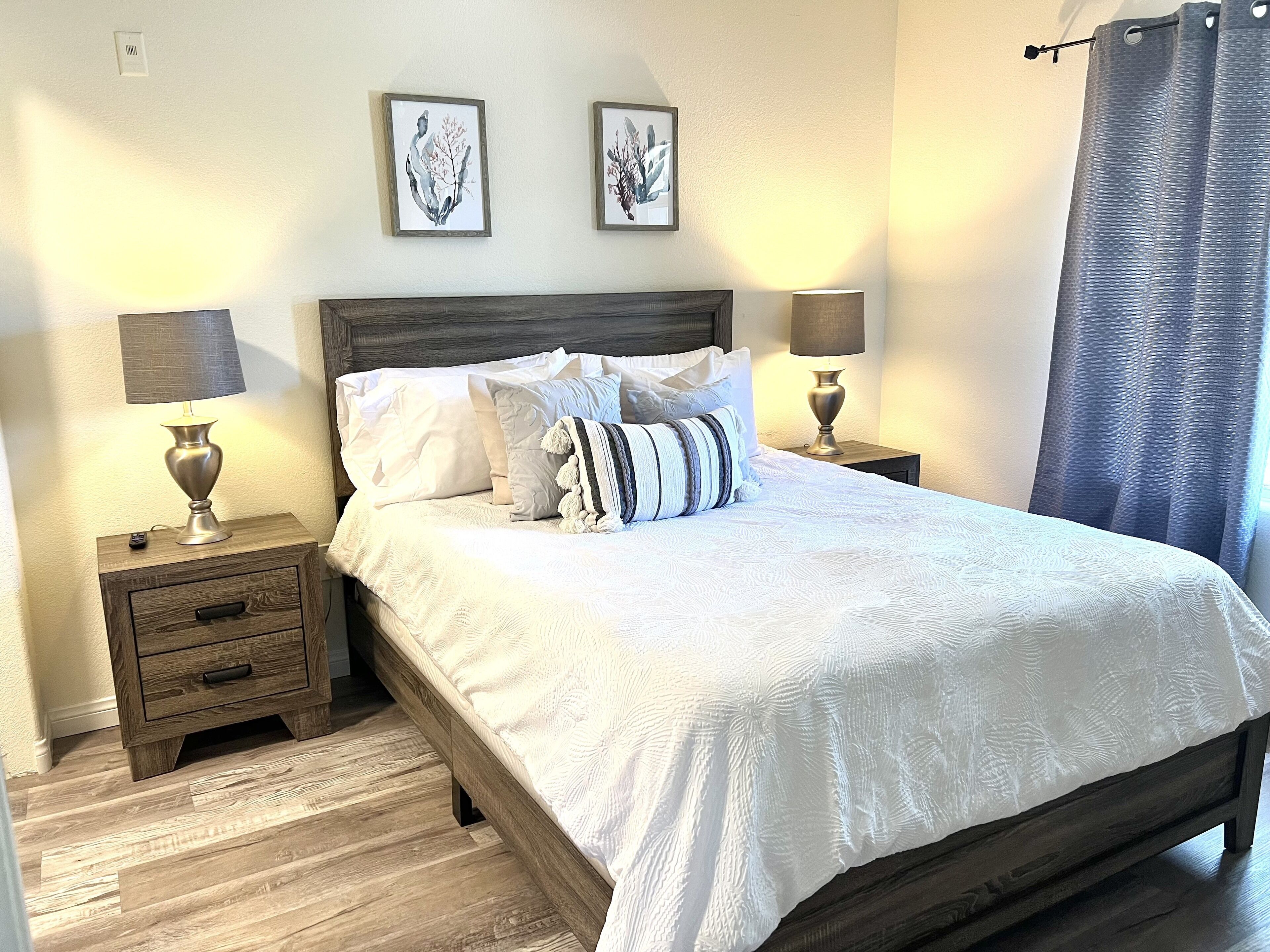 Contemporary 1 bed/bath luxury apt near the strip