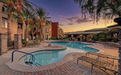 Contemporary 1 bed/bath luxury apt near the strip