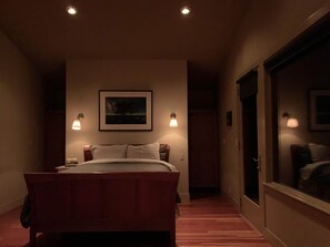 5 bedrooms, desk, iron/ironing board, free WiFi