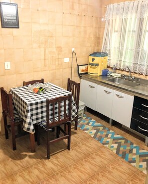 ماكينة لصنع القهوة/الشاي، مستلزمات طهي/أطباق/أوعية