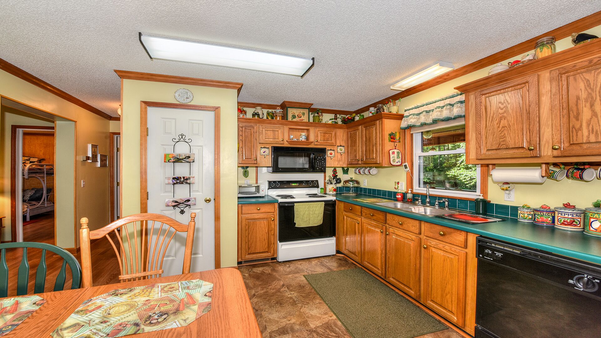 On Jonathan Creek!  Family Oriented!  Small Dogs Accepted!  Close to Everything!