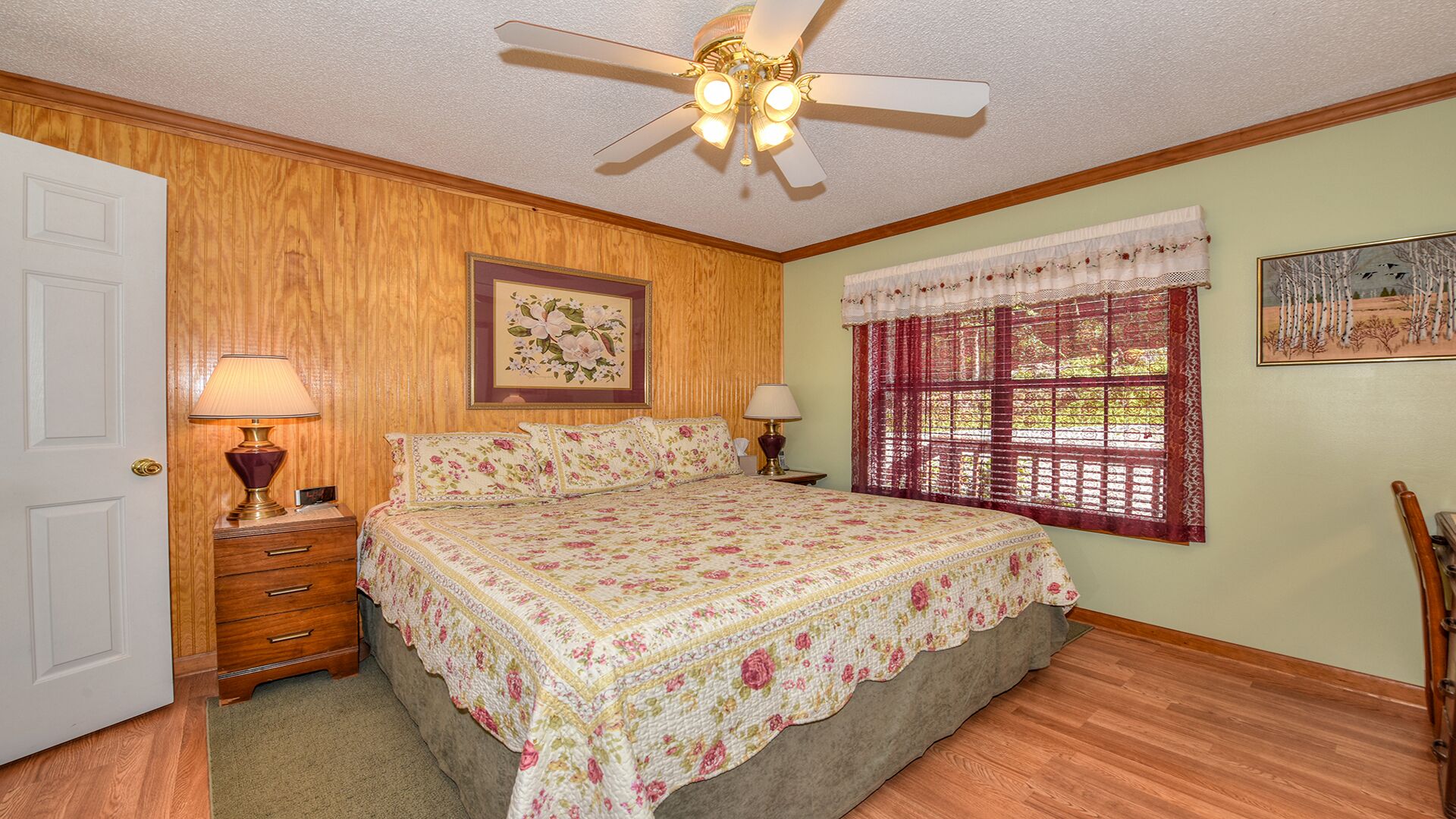 On Jonathan Creek!  Family Oriented!  Small Dogs Accepted!  Close to Everything!