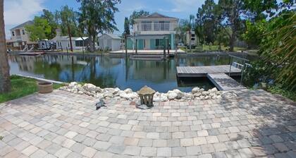 WATERFRONT! AUGUST Special,New Remodel 2/2 Kayak the Gulf, see dolphins, manatee
