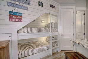 1 bedroom, desk, iron/ironing board, Internet