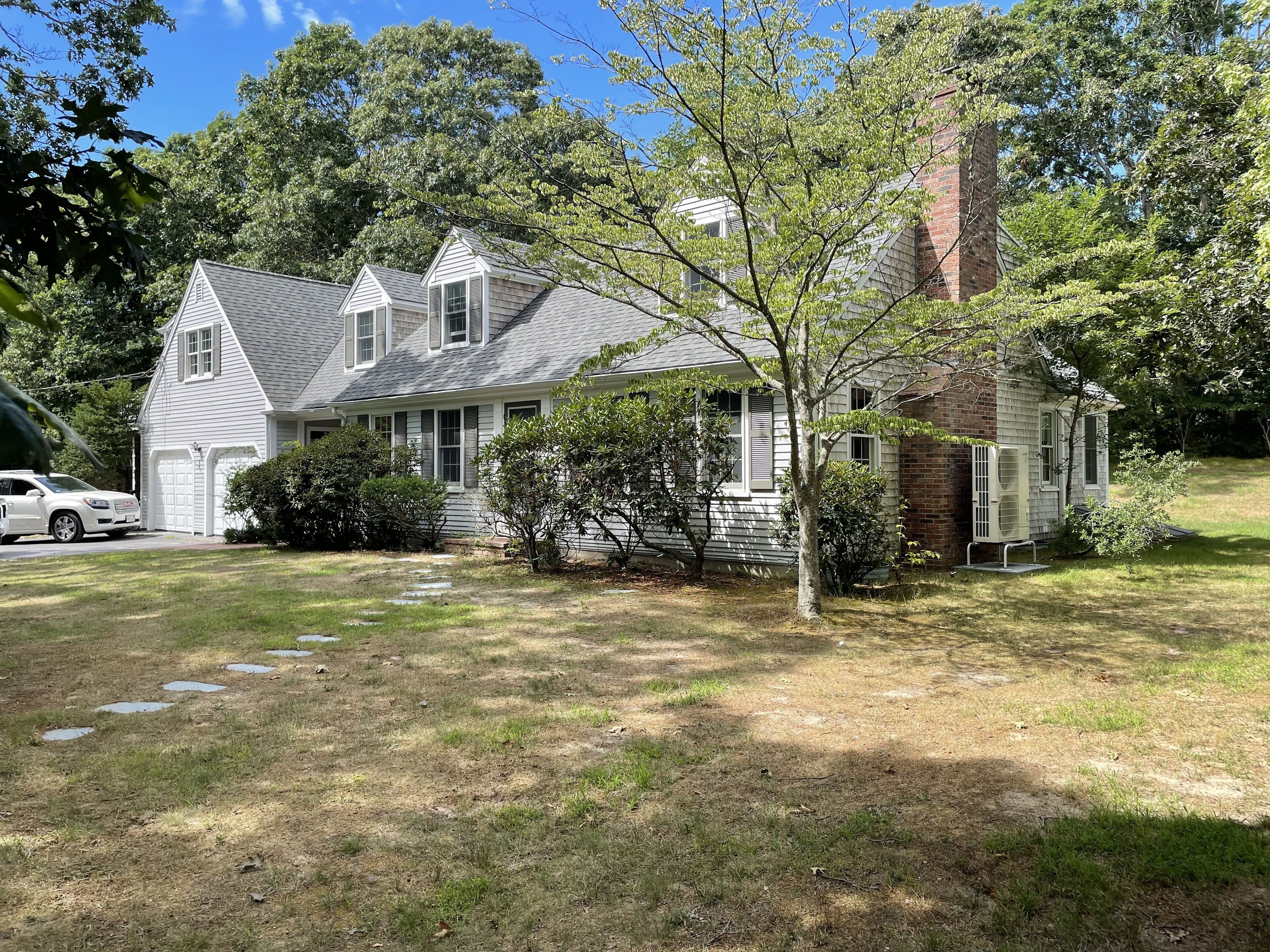 41 Cranberry- Pet-Friendly, spacious home near Sandy Neck Beach w. tennis court