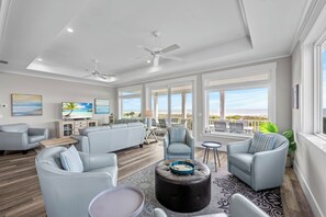 Smart TV, DVD player, foosball, books - MAJOR SAVINGS IN DECEMBER INCLUDING NEW YEARS WEEK! 8BR, LARGE HEATED POOL! (St Augustine)