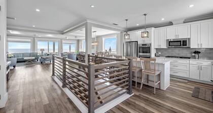 MARCH SPECIALS! LUXURY 8BR OCEANFRONT, LARGE HEATED POOL, FOOSBALL!