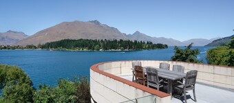 Lakefront Vacation Home