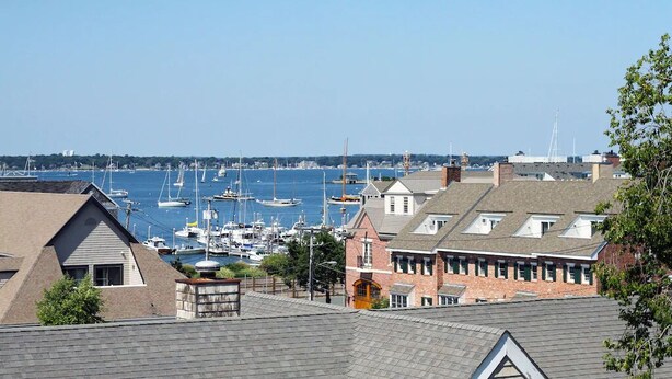 A marina with boats, residential buildings, and a clear sky. - 4 Balconies, Water Views, Fireplace, Kitchen - Great For Groups (Newport)