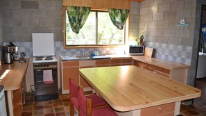 Fridge, microwave, oven, stovetop - Sound Of The Surf - pet friendly (Venus Bay)