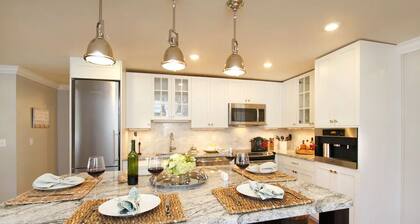 Open Concept w/ Fireplace, 5 min to Mansions