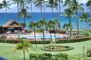 Alberca al aire libre y alberca climatizada