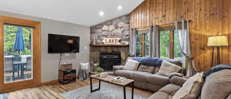 Smart TV, fireplace