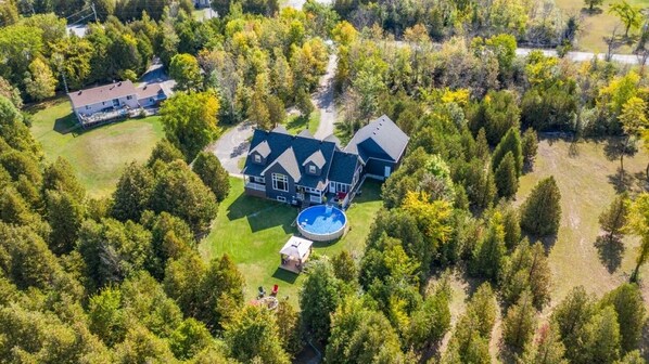 Exterior - Chateau Jan - Walkout Apartment on 2.65 Acres (Child Friendly) (Carleton Place)