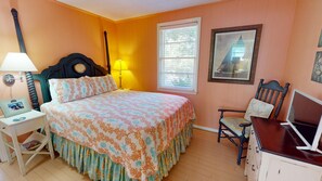 4 bedrooms, iron/ironing board, Internet, bed sheets - Pet-Friendly w/ Private Pool, Double Screened-In Porches & Spacious Comfort! (Tybee Island)