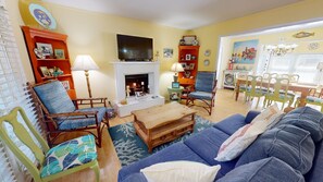 Smart TV, fireplace - Pet-Friendly w/ Private Pool, Double Screened-In Porches & Spacious Comfort! (Tybee Island)