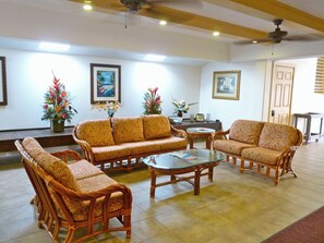 Interior - Stunning views over the Pacific Ocean (Lahaina,)