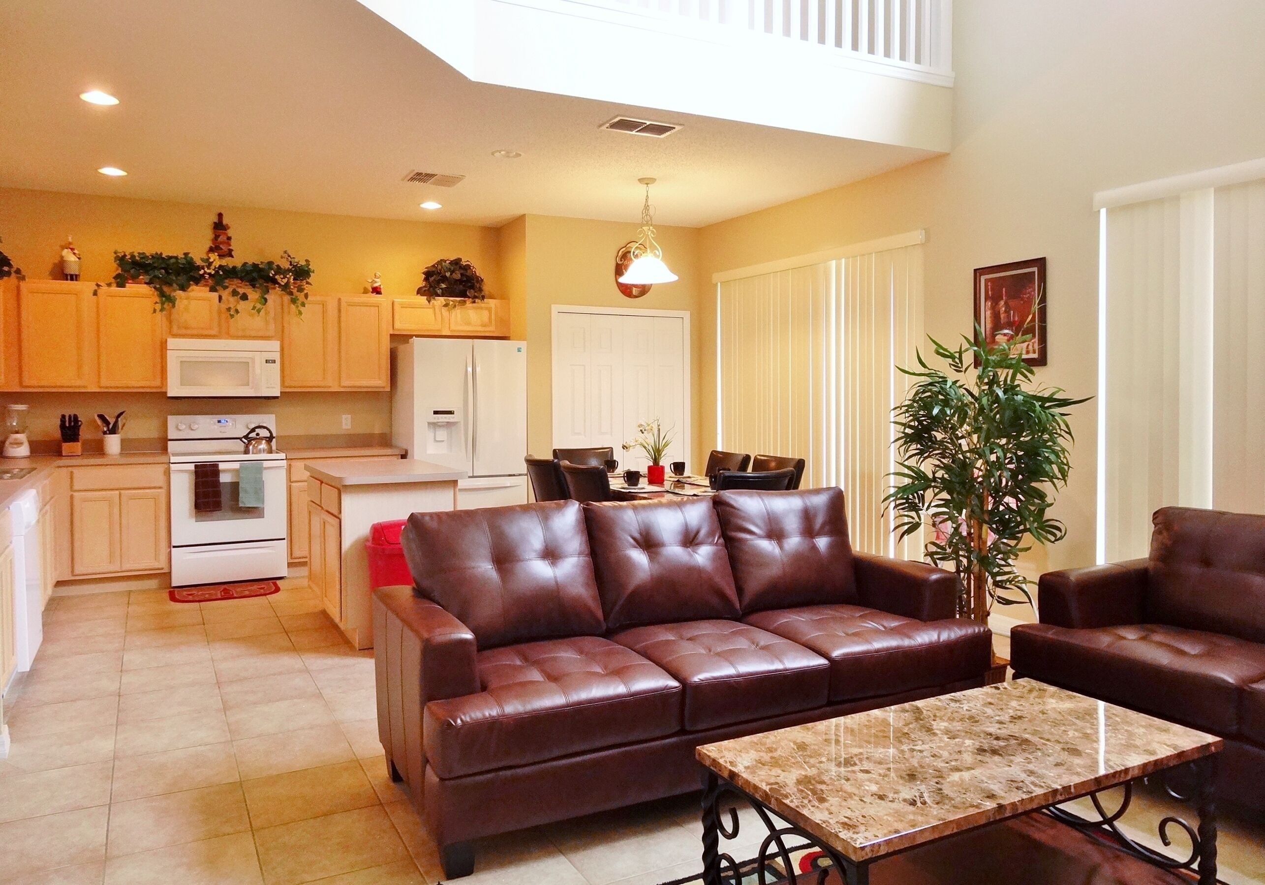 Luxury home. Private Pool with Jacuzzi. AC. Cable TV. Free WiFi. Game Room.