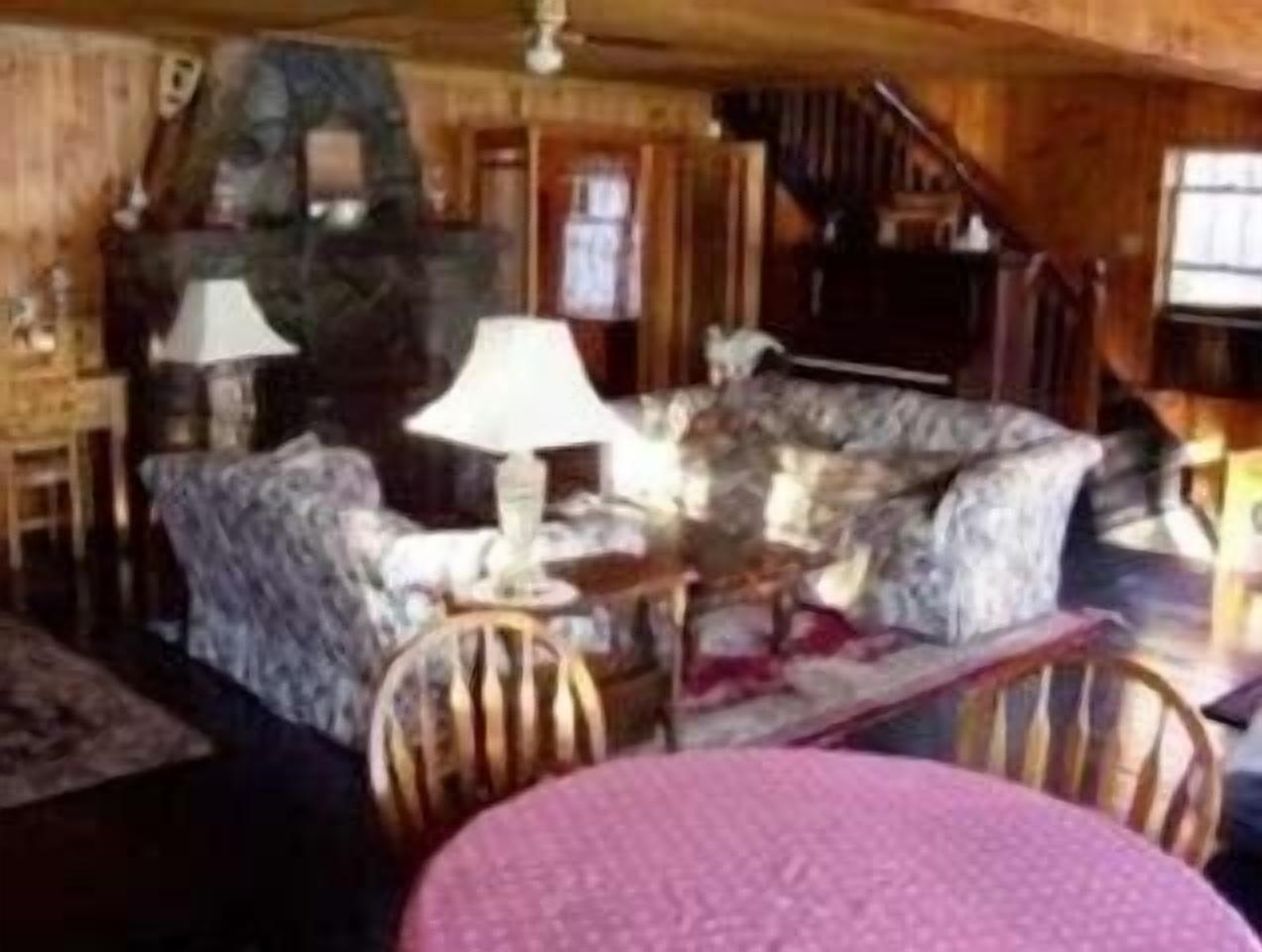 WINDWARD Lodge - LARGE LAKEFRONT  & Ski Slope View - sleeps 14+