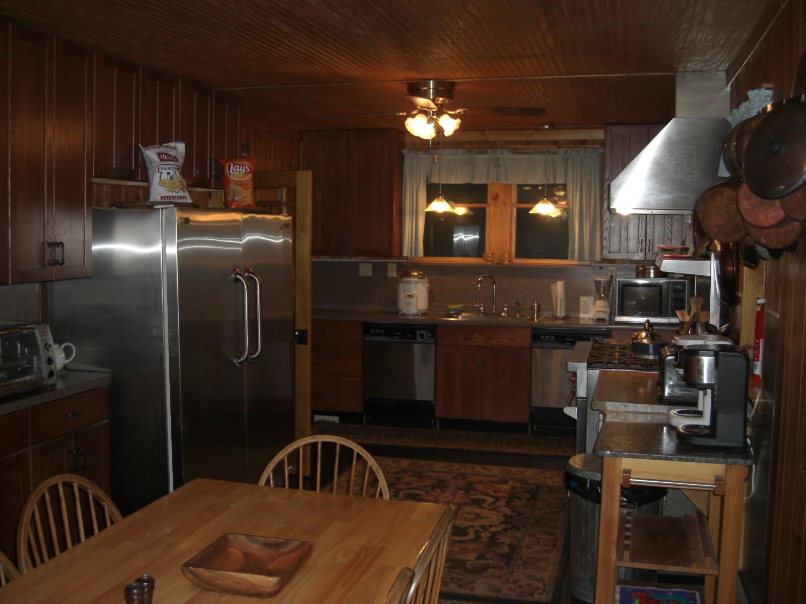 WINDWARD Lodge - LARGE LAKEFRONT  & Ski Slope View - sleeps 14+