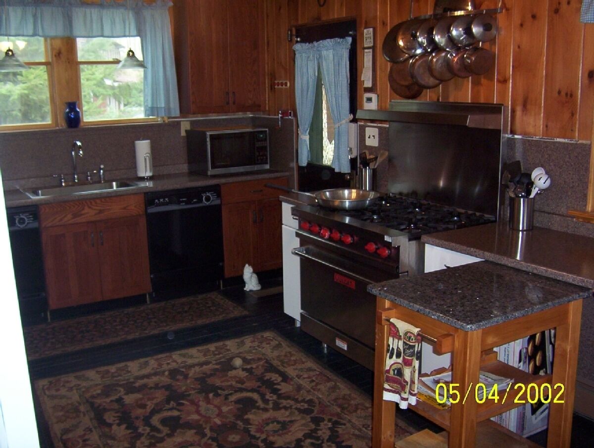 WINDWARD Lodge - LARGE LAKEFRONT  & Ski Slope View - sleeps 14+