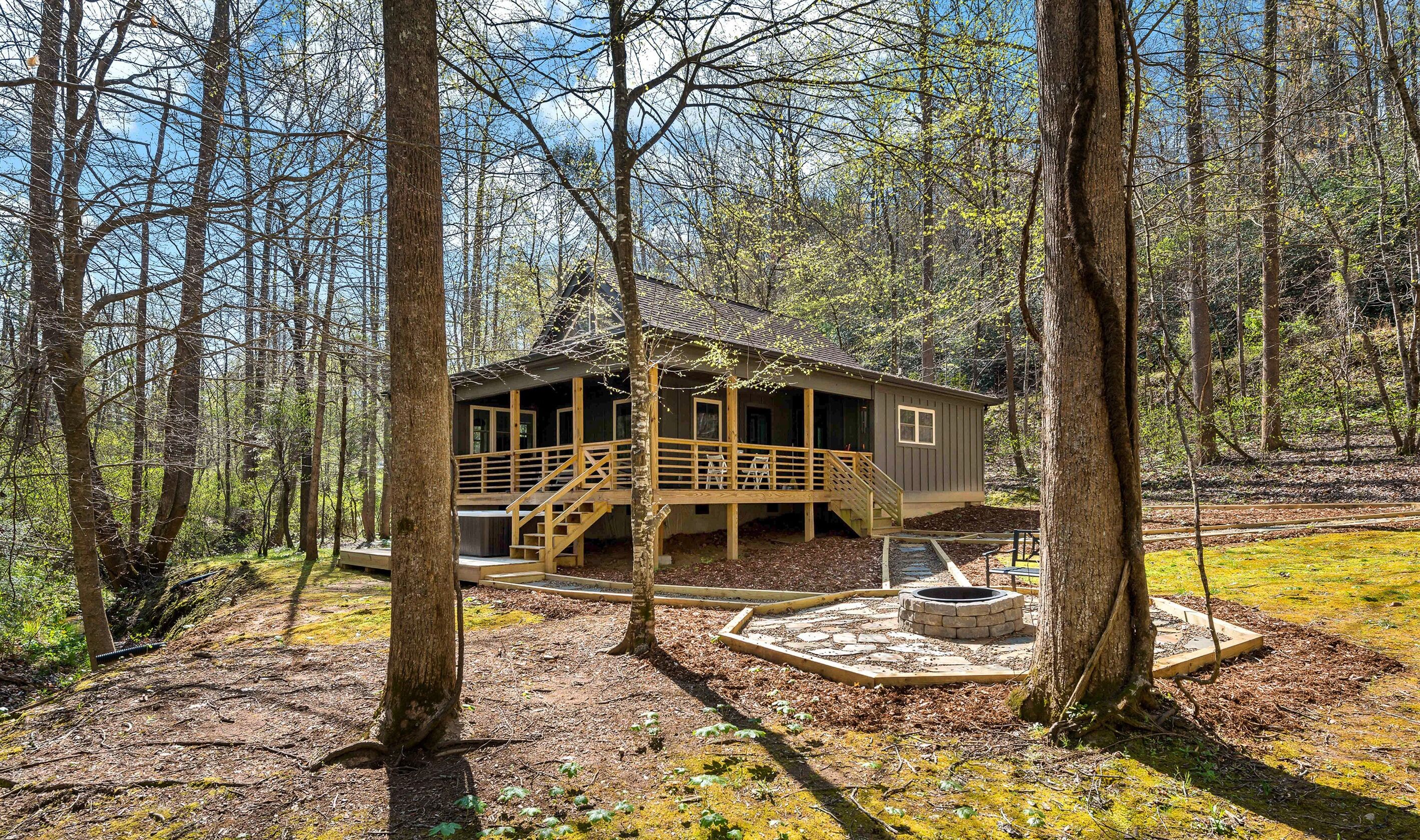 Creekside Cottage by Carolina Properties - Hot Tub, Creek, Private, Lake Access