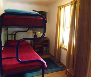 2 Schlafzimmer, Bügeleisen/Bügelbrett, Bettwäsche