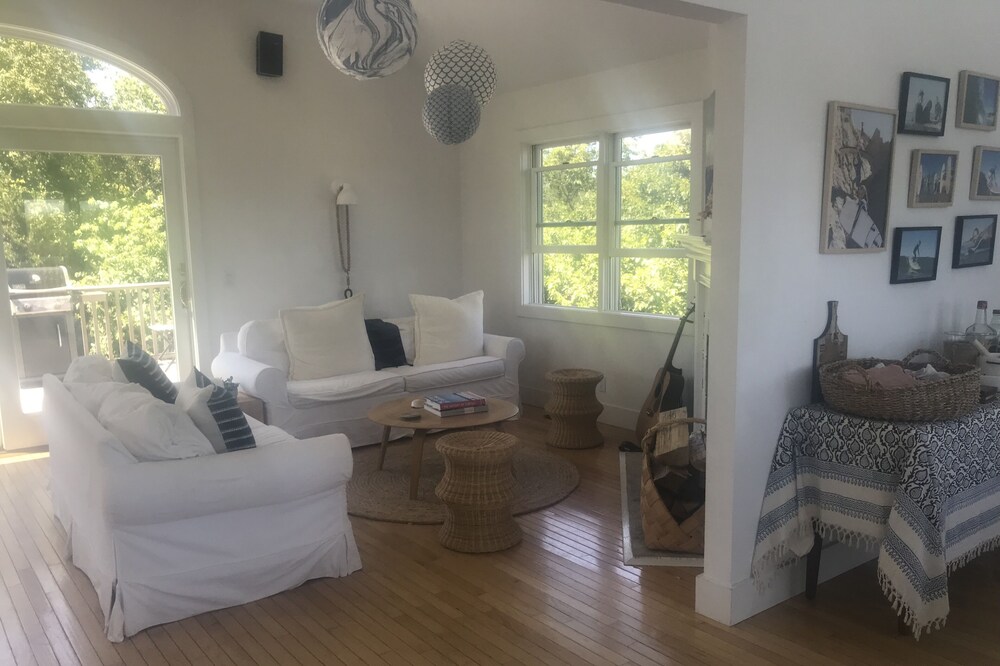 Luxury Beachhouse - private yet walk to the ocean and town