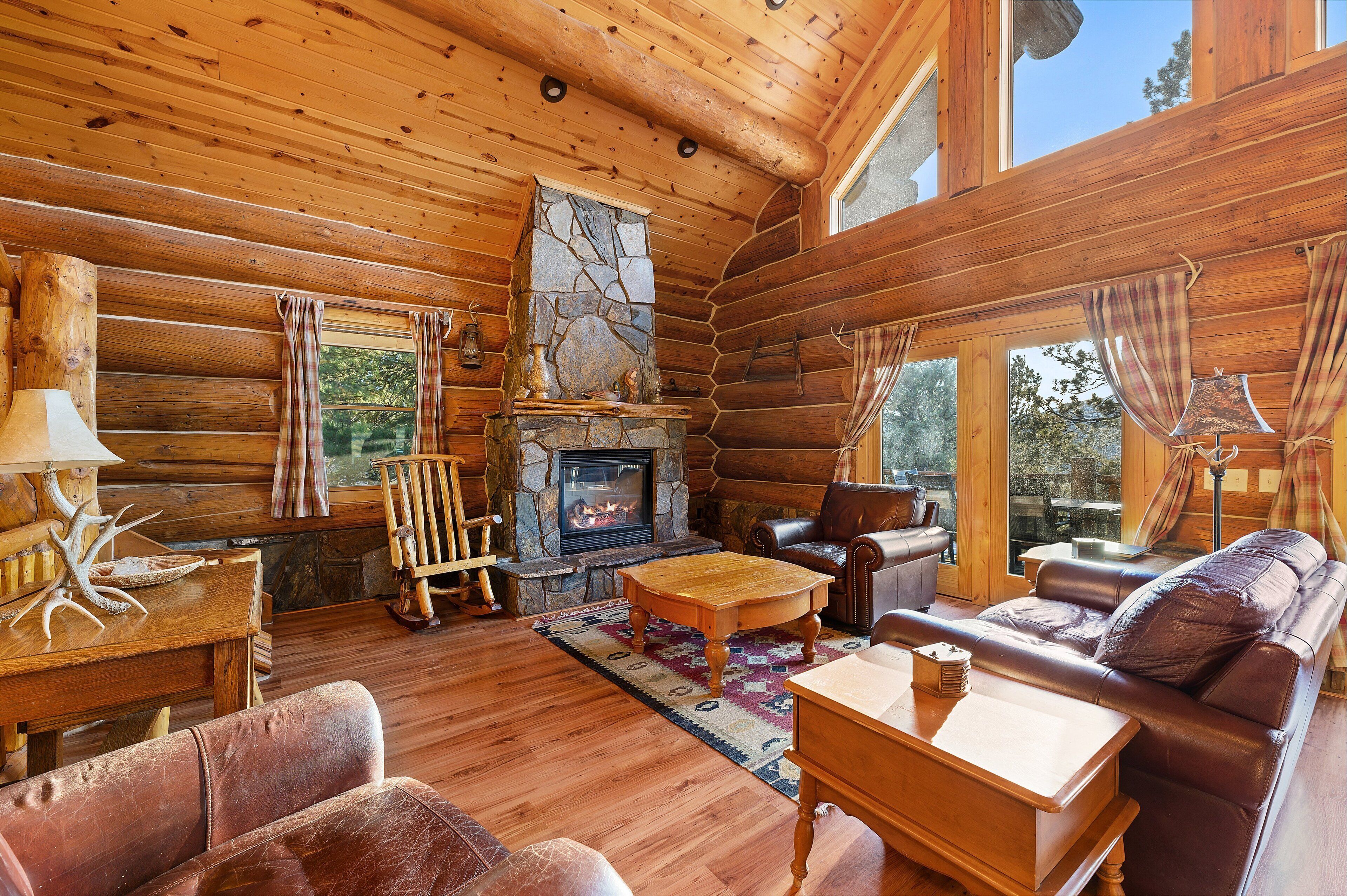 Hand-Hewn Log Cabin on 21 Secluded Acres. 1 Mile from Wind Cave NP