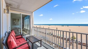 Property grounds - 🏖️FABULOUS Boardwalk Oceanfront unit, Renovated with new furniture, doors and windows 🏖️ (Ocean City)