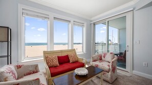 TV, peis, Netflix og DVD-spiller